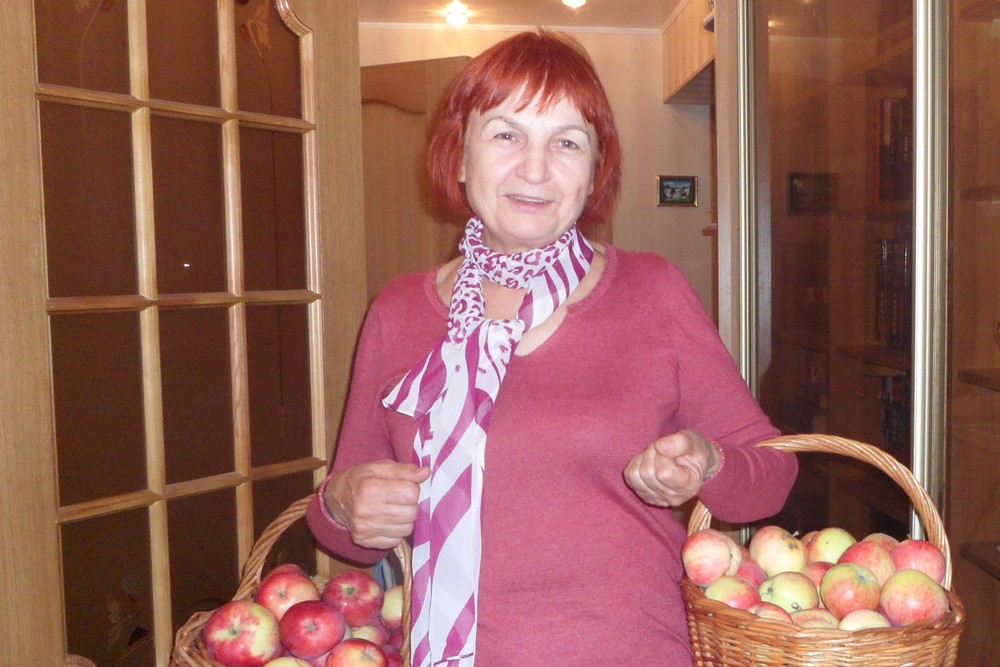 ямщикова с яблоками