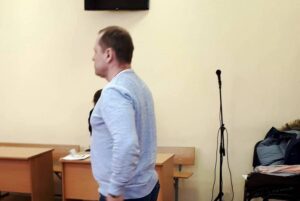 Прокурор просит четыре года за нападение на волонтера Навального