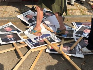 Портреты единоросов под ногами костромичей 2 сентября 2018