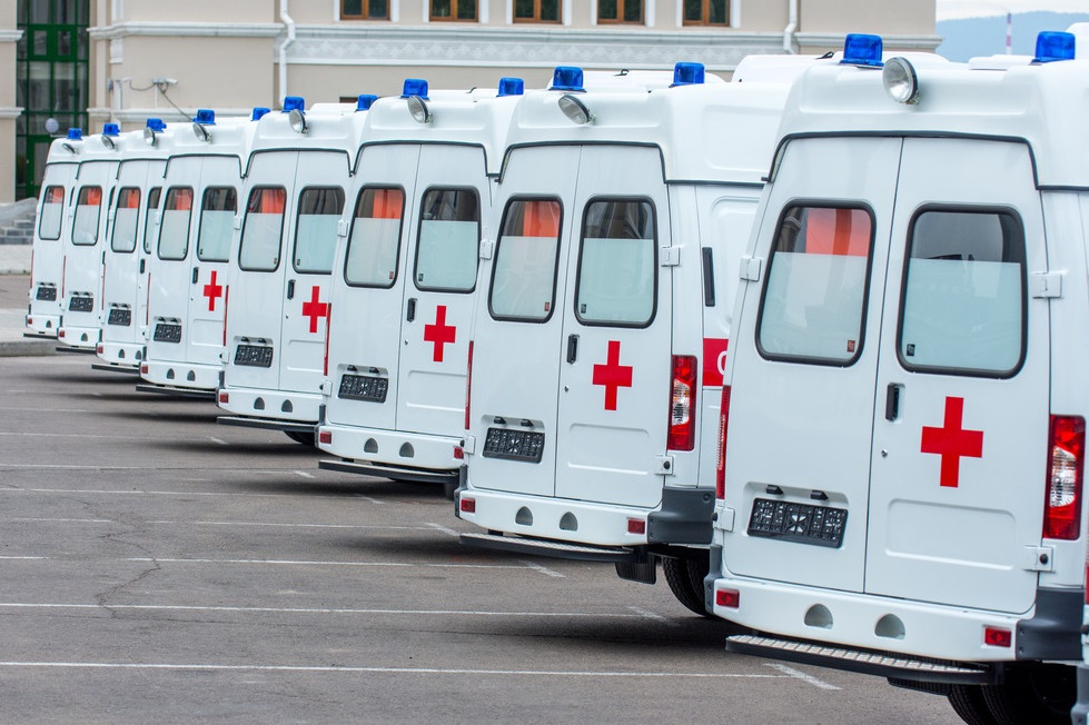 Сотрудникам скорой помощи в Костроме в разгар эпидемии попытались урезать зарплату