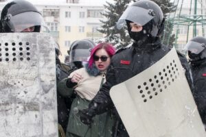 Наталью Смирнову задерживают на акции в Костроме 31 01 2021