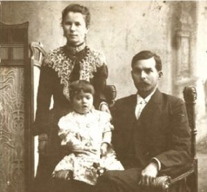 Порфирий Ксенофонтович Трескин с женой и дочерью