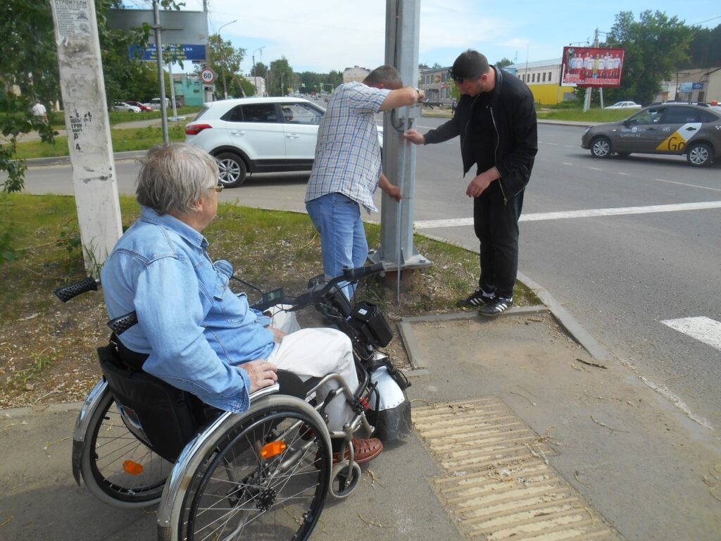 Новые тротуары в Костроме оказались непригодны для инвалидов