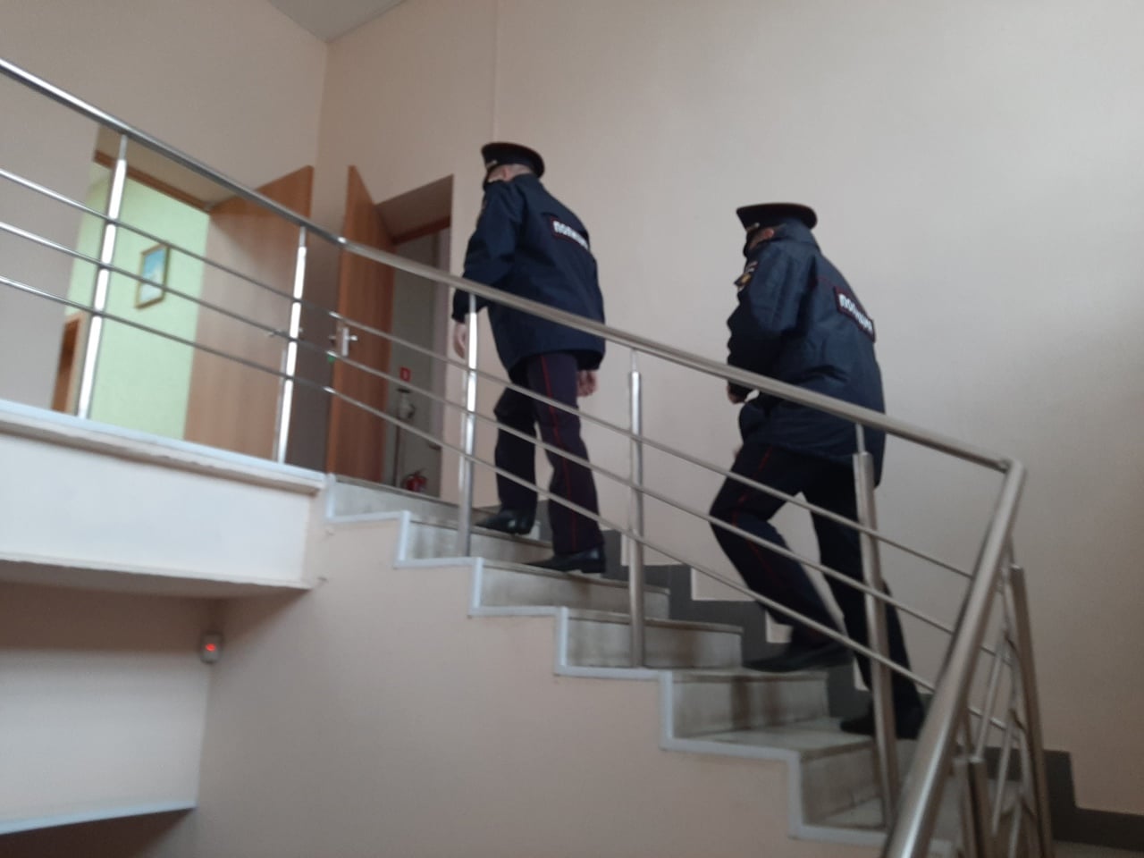 Полиция в Костроме запретила флаг КПРФ