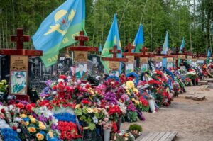 Могилы погибших в Украине на костромском кладбище
