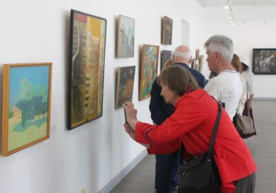 На выставке «Дар» в Муниципальной художественной галерее Костромы
