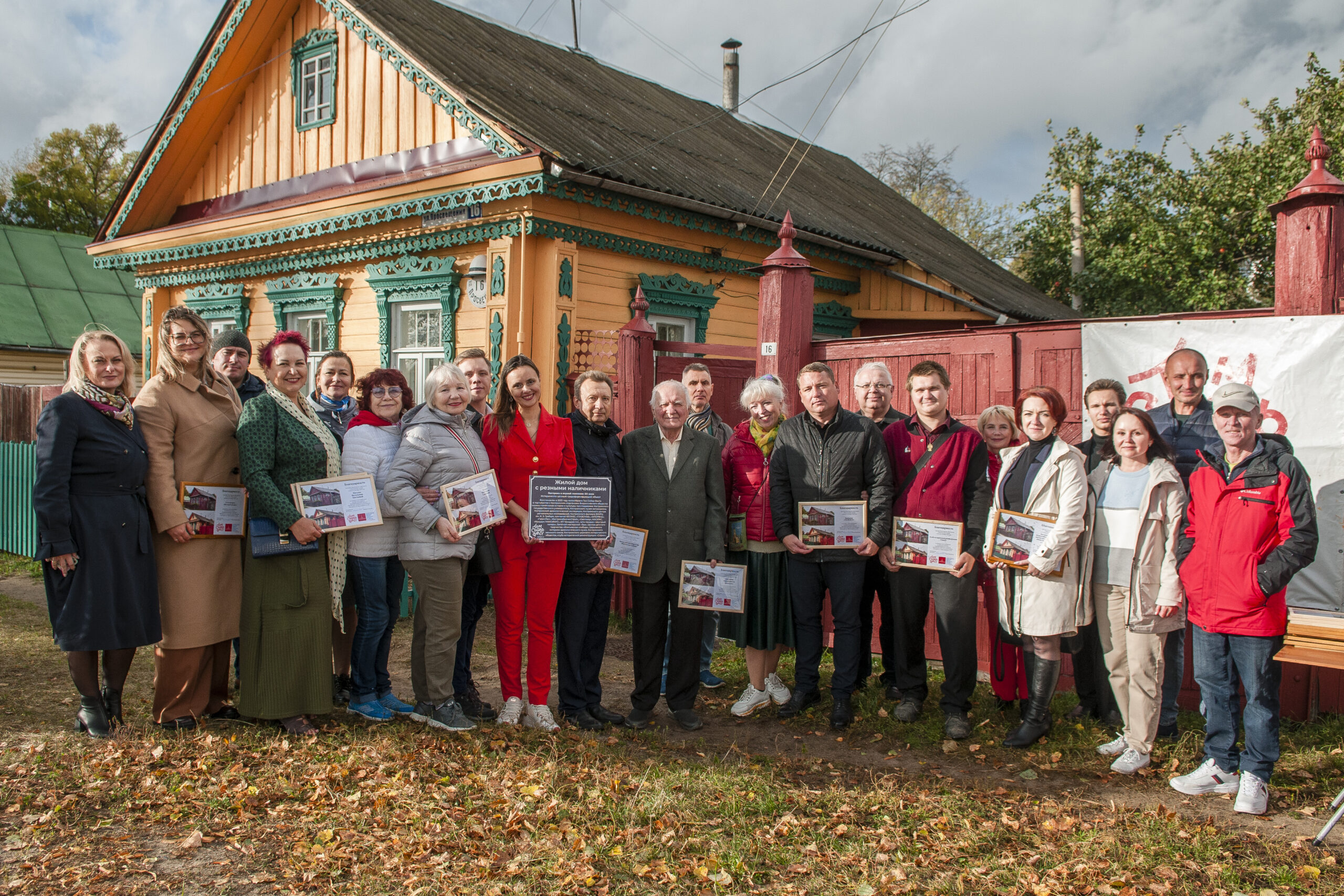 Реставраторы помогли волонтёрам восстановить старинный дом рядом с Ипатьевским монастырём в Костроме