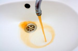 Костромских чиновников оштрафовали на миллион за грязную воду из крана
